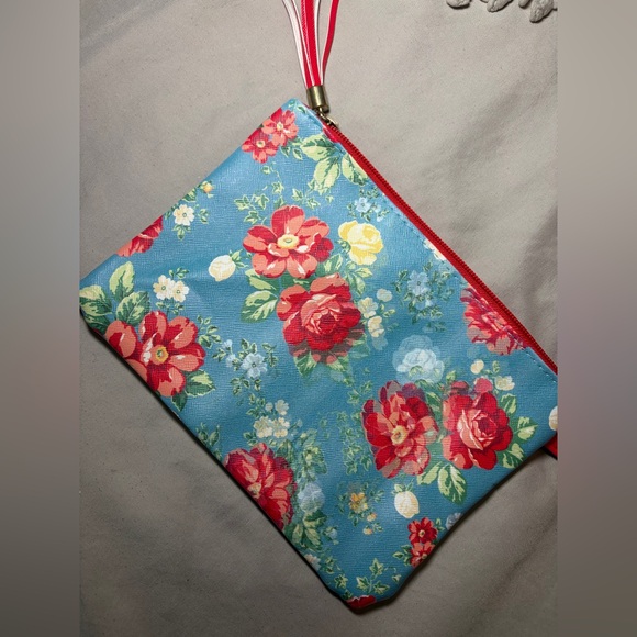 The Pioneer Woman Red and Blue Floral Wristlet - Picture 6 of 8